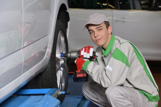 ŠKOLY - ŠKODA AUTO 945