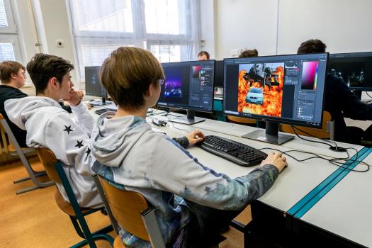školy - B46 Soukromá sš výpočetní technyky 872