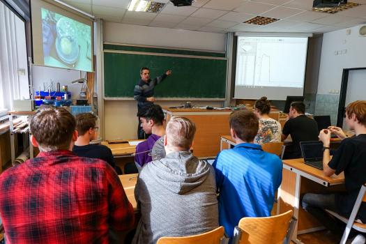 školy - B46 Soukromá sš výpočetní technyky 876