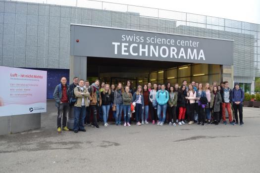 školy - B12 - GYM a SŠ Jeronýmova 1059
